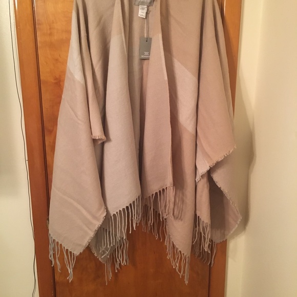 Cape/Scarf. Blush and beige - Picture 5 of 5